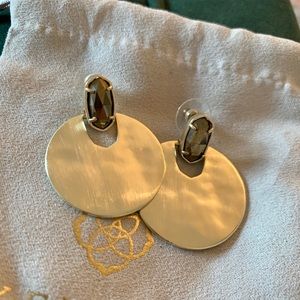 Kendra Scott Deena earrings in gold and pyrite